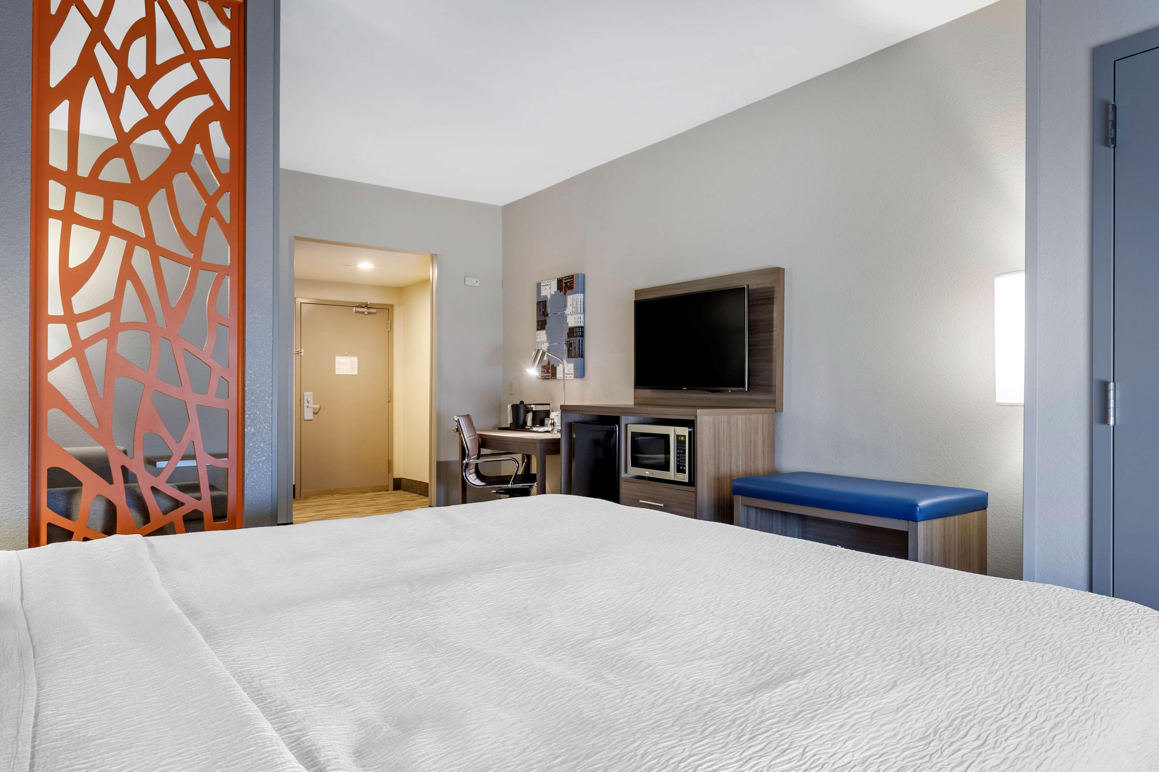 Best Western Plus Castlerock Inn & Suites Бентонвилль Экстерьер фото