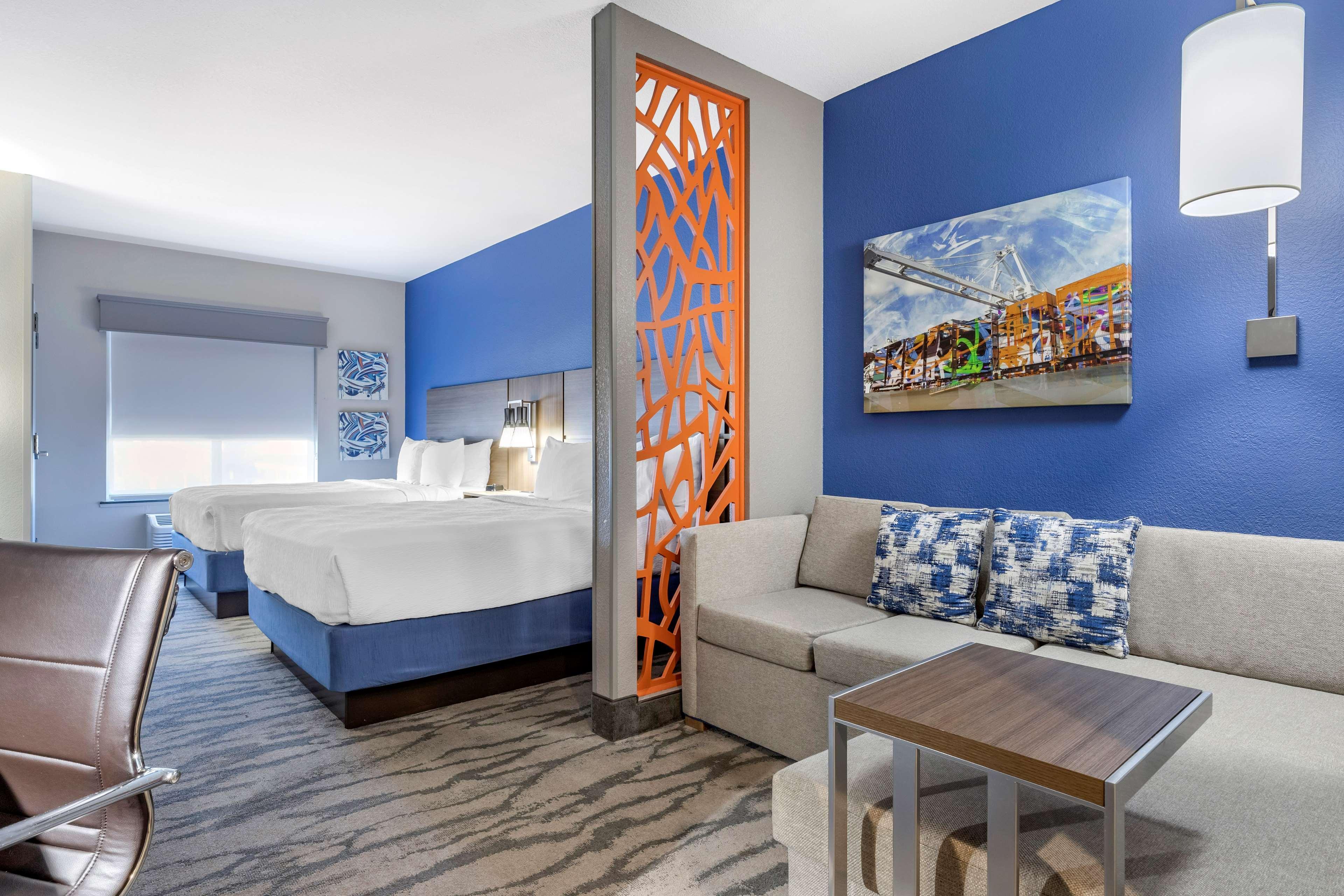 Best Western Plus Castlerock Inn & Suites Бентонвилль Экстерьер фото