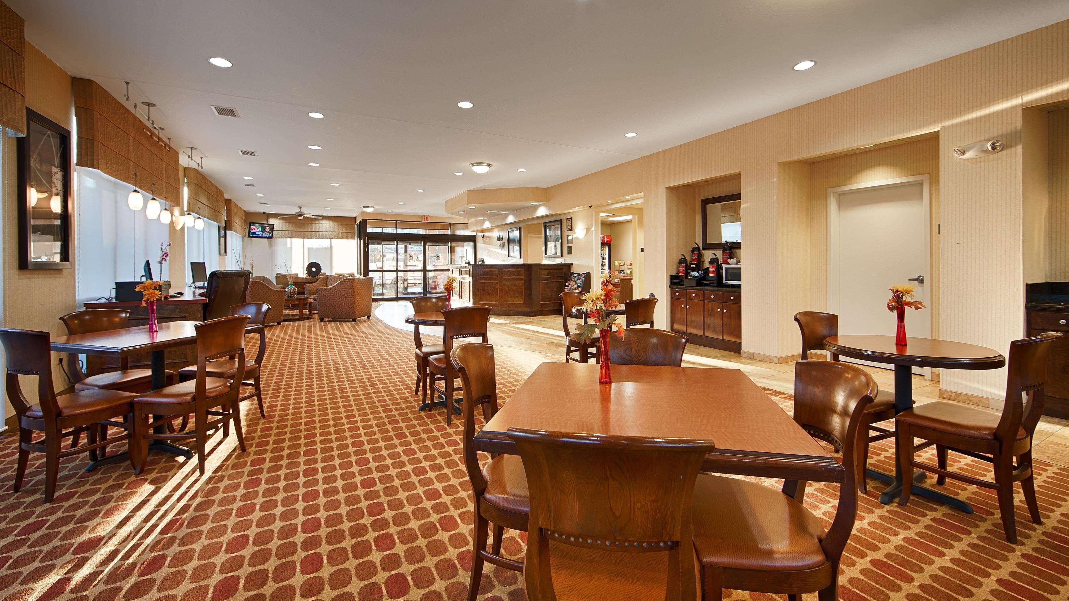 Best Western Plus Castlerock Inn & Suites Бентонвилль Экстерьер фото