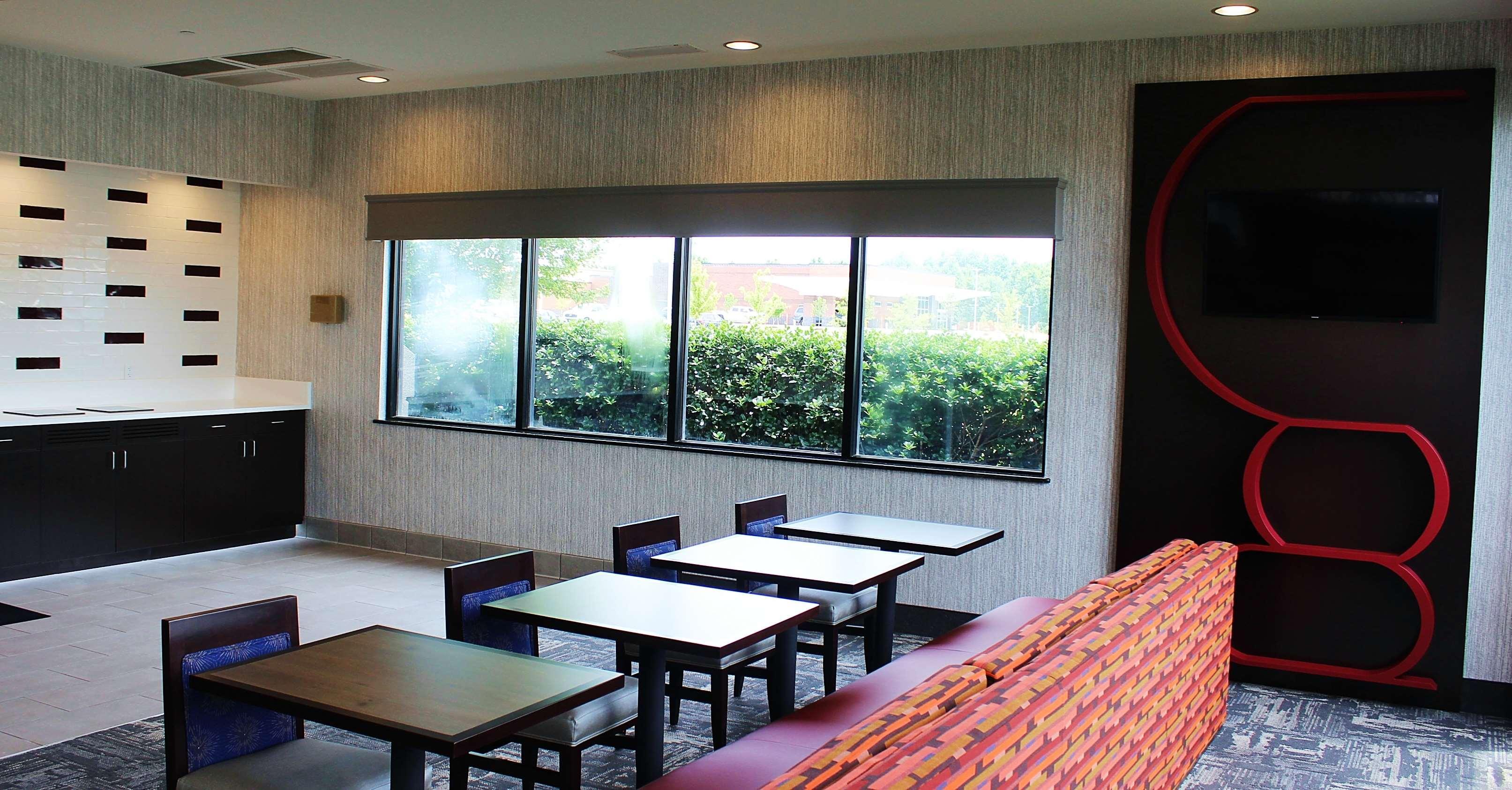 Best Western Plus Castlerock Inn & Suites Бентонвилль Экстерьер фото