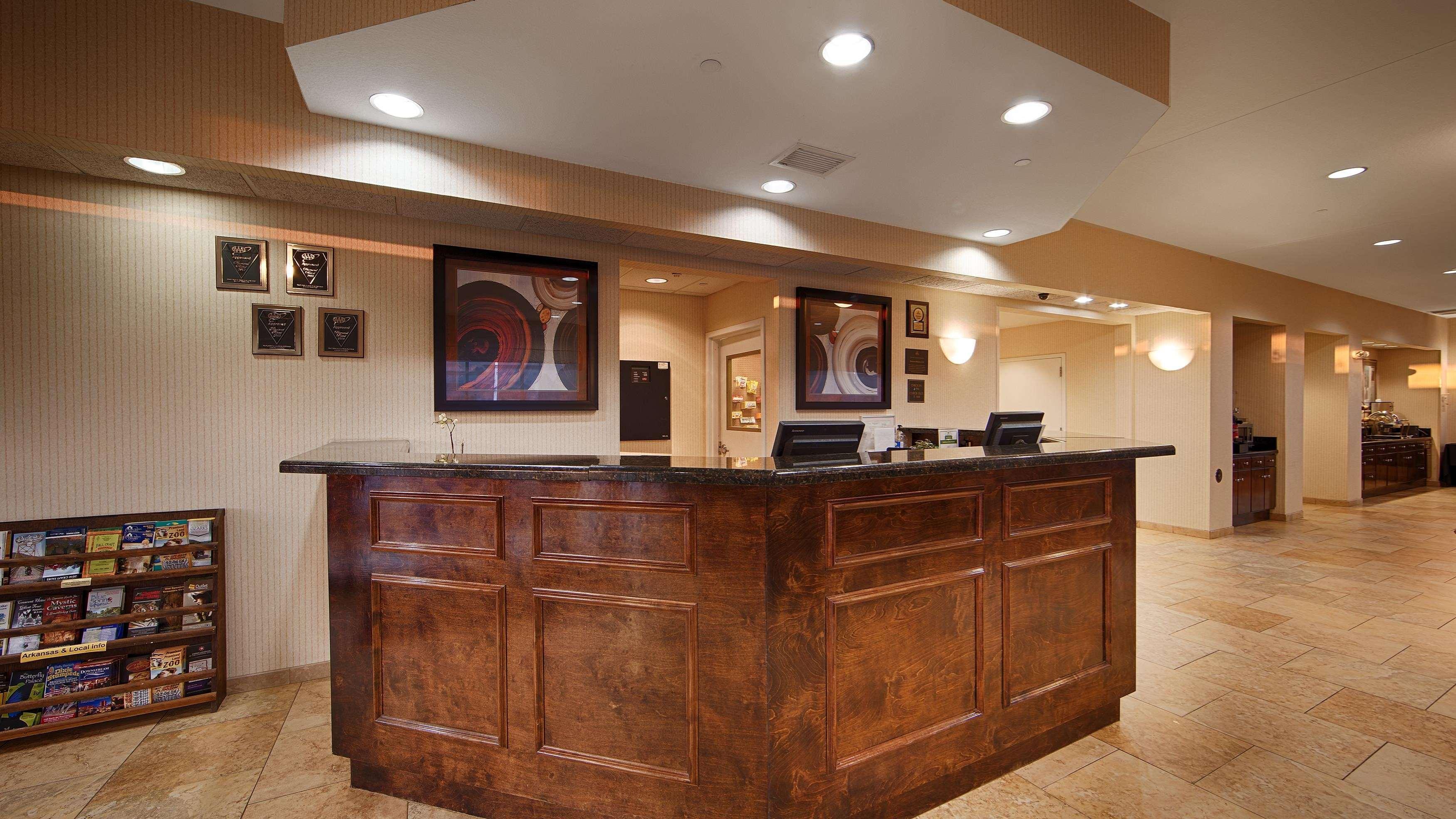 Best Western Plus Castlerock Inn & Suites Бентонвилль Экстерьер фото