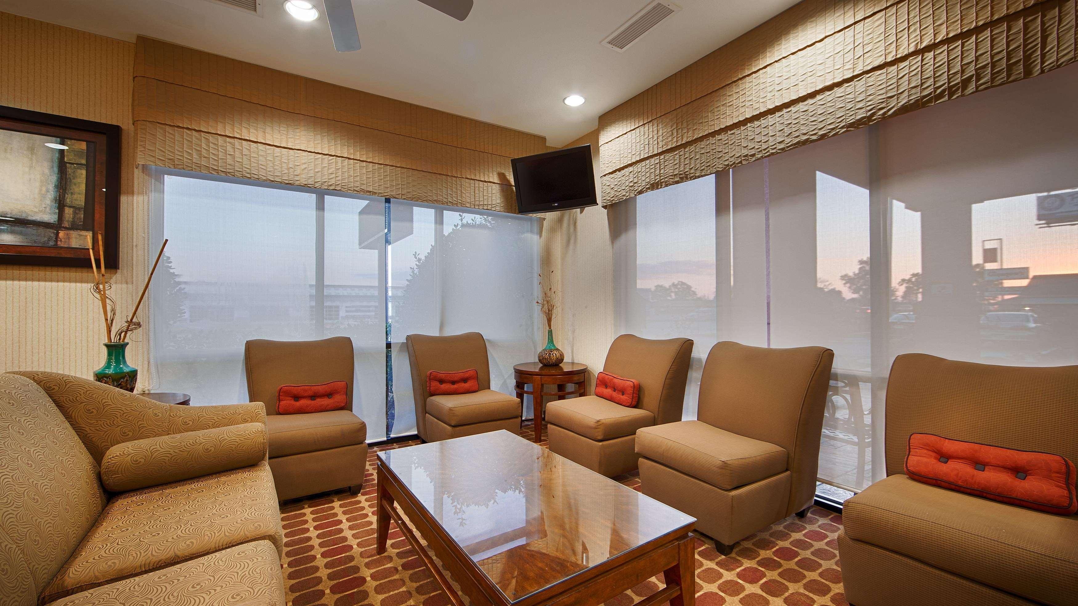 Best Western Plus Castlerock Inn & Suites Бентонвилль Экстерьер фото