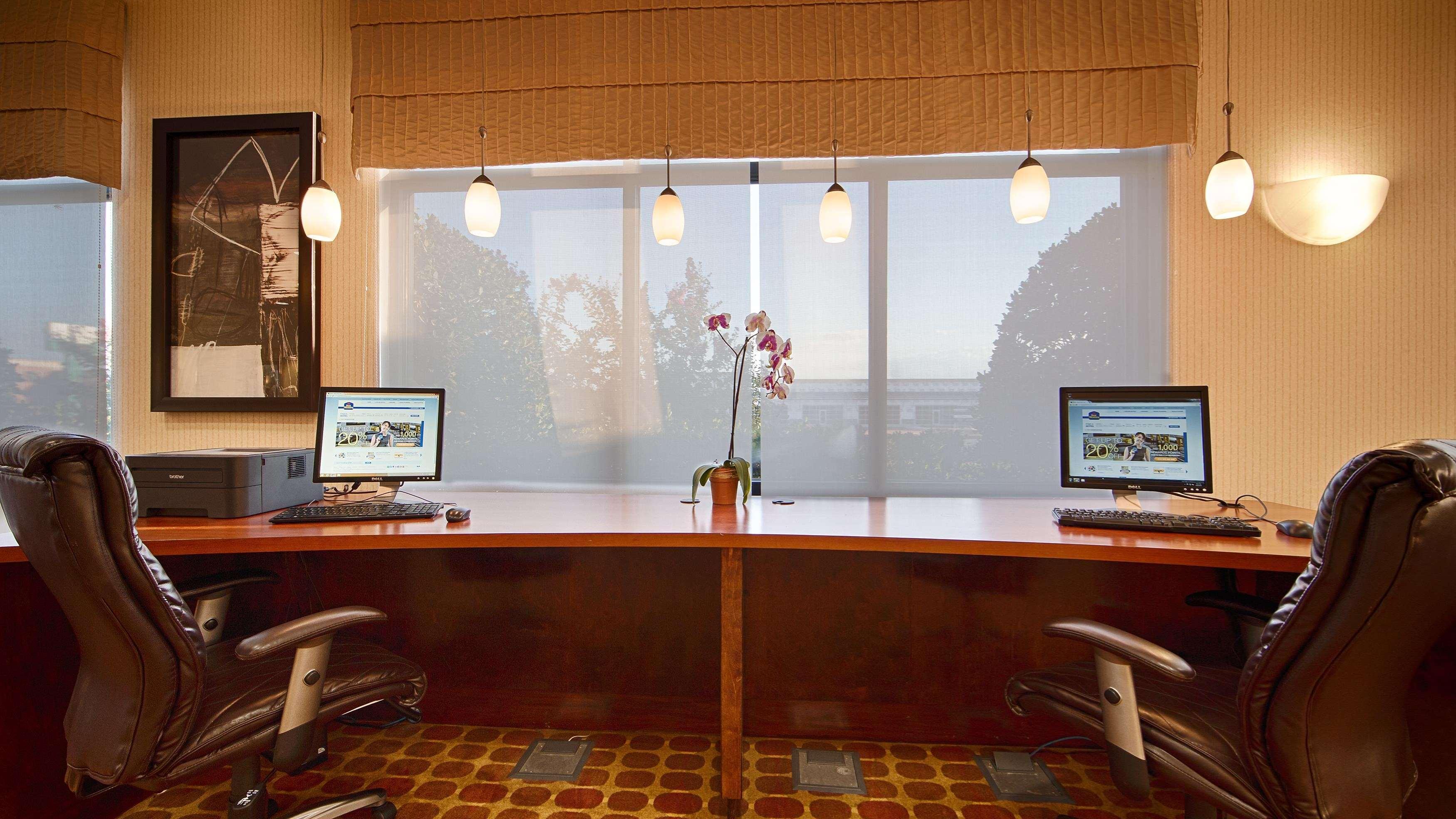 Best Western Plus Castlerock Inn & Suites Бентонвилль Экстерьер фото