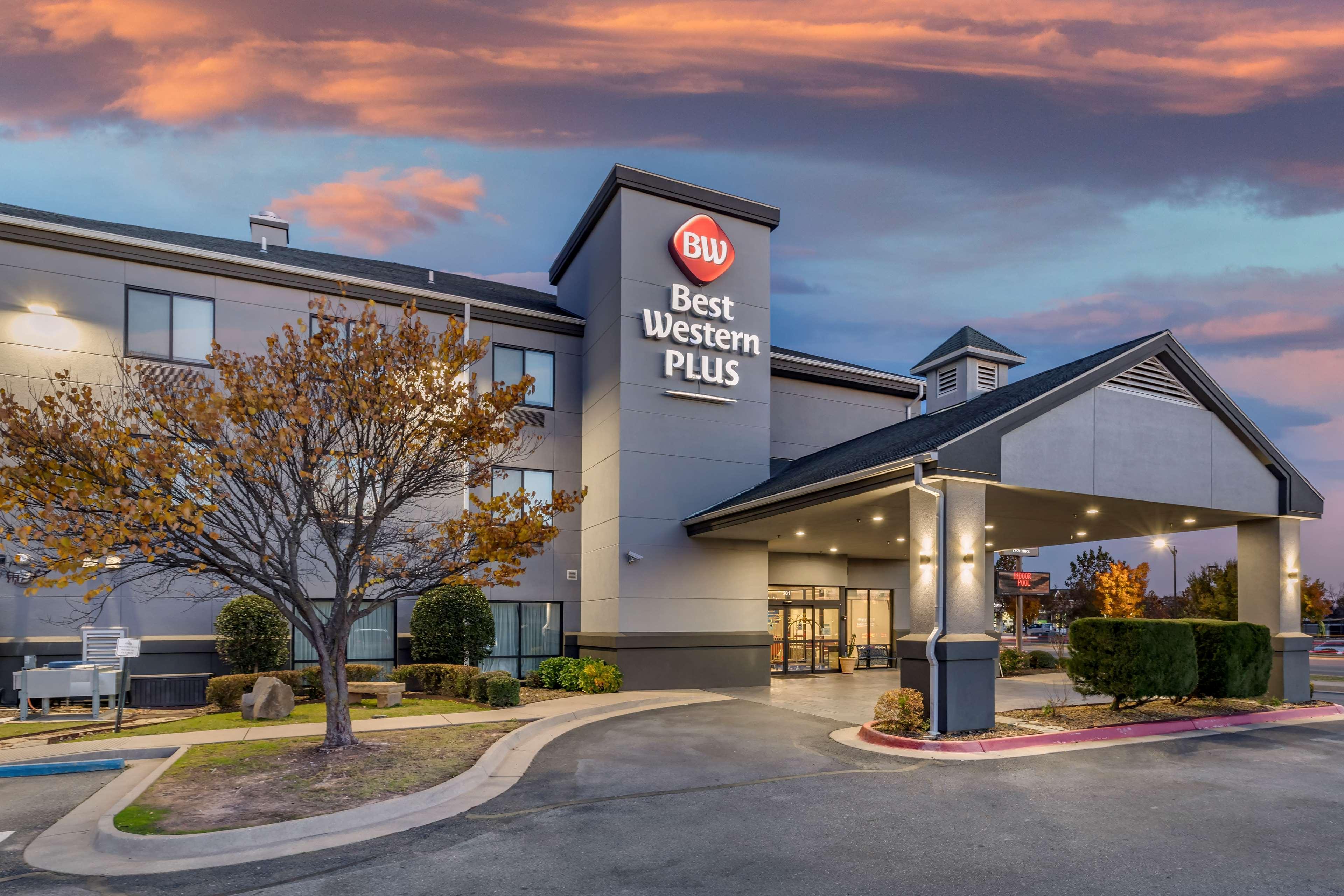 Best Western Plus Castlerock Inn & Suites Бентонвилль Экстерьер фото